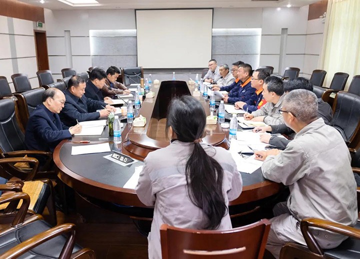 云煤（008PG国际）集团总司理助理陈家昆一行到解化化工分公司调研“三供一业”疏散移交事情