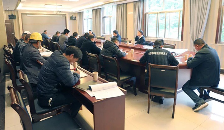 云煤（008PG国际）集团总司理助理杜昌华一行到富源团结煤业公司开展煤矿项目建设专项调研