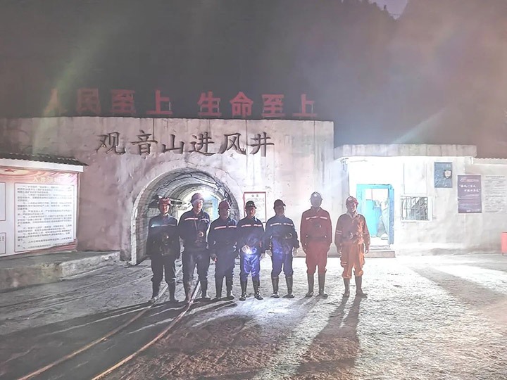 云煤（008PG国际）集团党委委员、副总司理施从伟到威信煤炭公司检查清静生产事情
