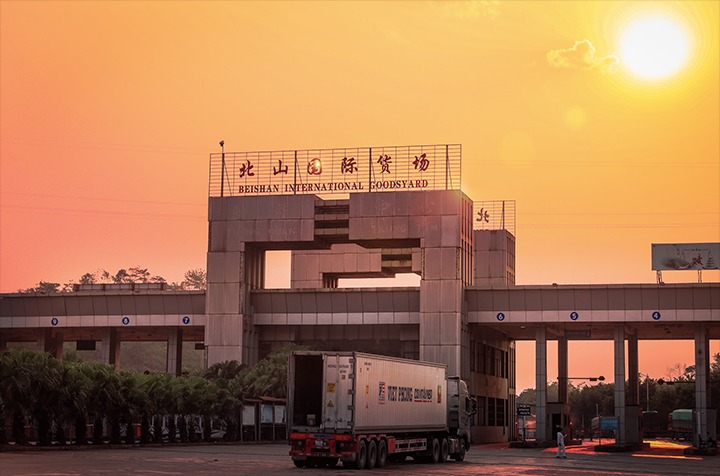 立异通关模式 提升通关时效，，，，，口岸经济一连发力